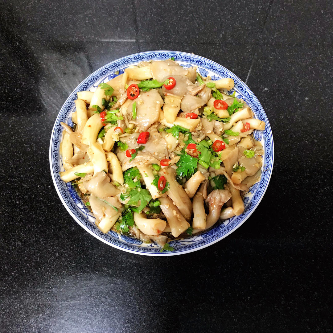 拌一盘光一盘‼️好吃到无法停下来的节奏😋😋凉拌平菇