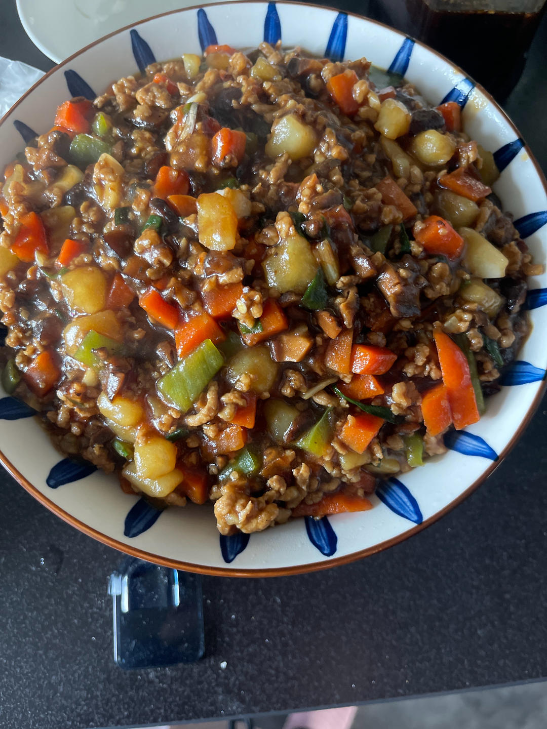 香菇土豆肉末盖浇饭