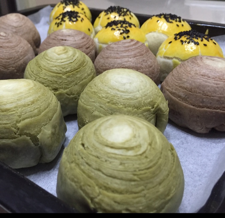 蛋黄酥~紫薯、抹茶、原味~花好月圆，中秋快乐~内附一次做六色蛋黄酥方法~
