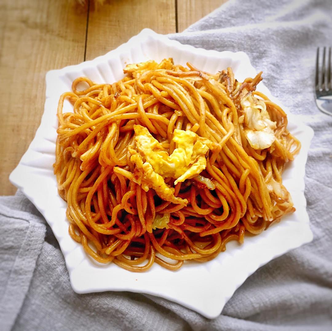 包菜鸡蛋炒面的做法