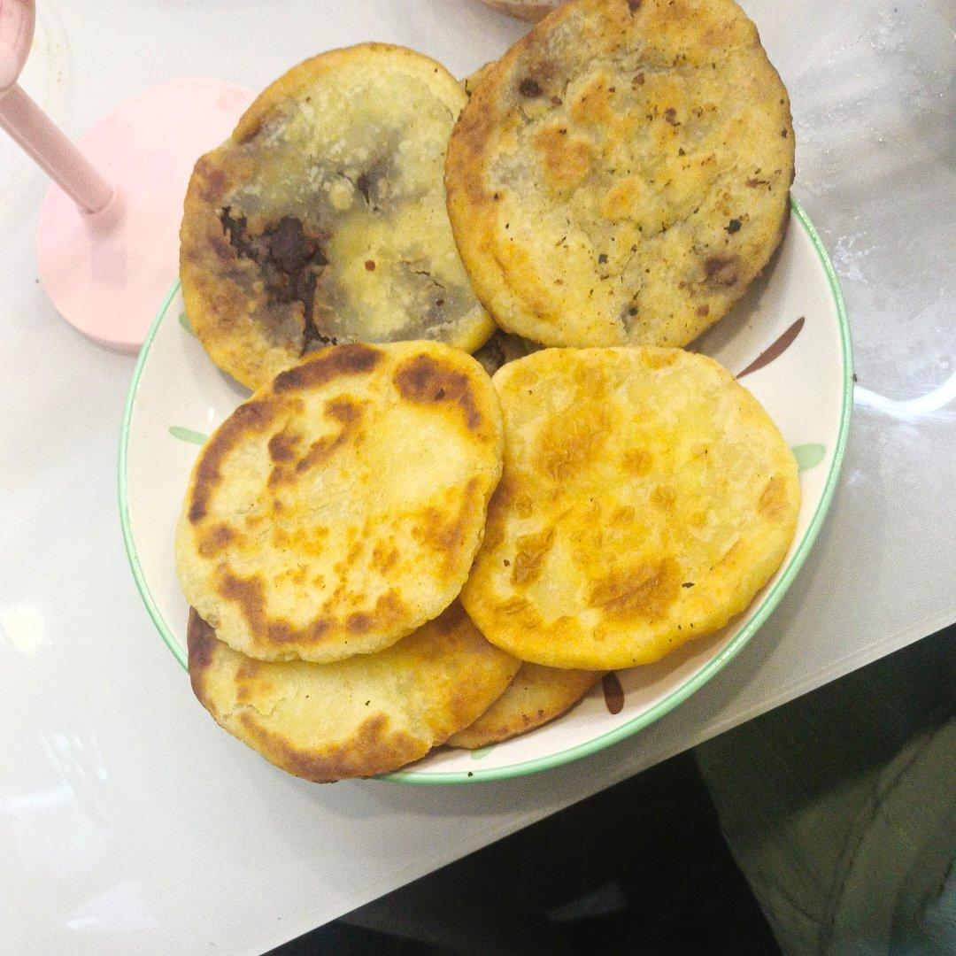 烫面小糖饼 柔软劲道 凉了也不硬 做法简单一看就会 附细节视频详解