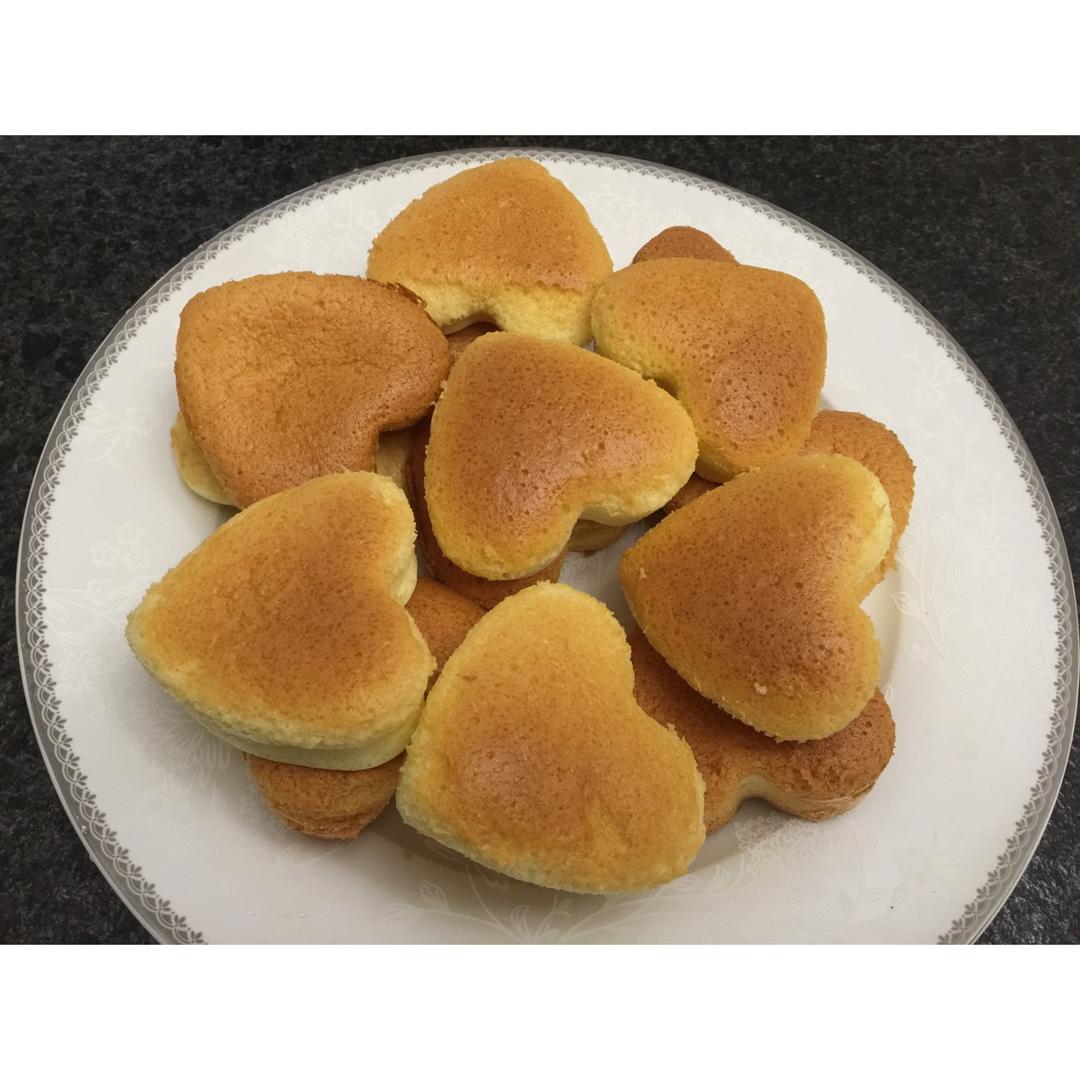 消耗淡奶油之作——淡奶油小蛋糕