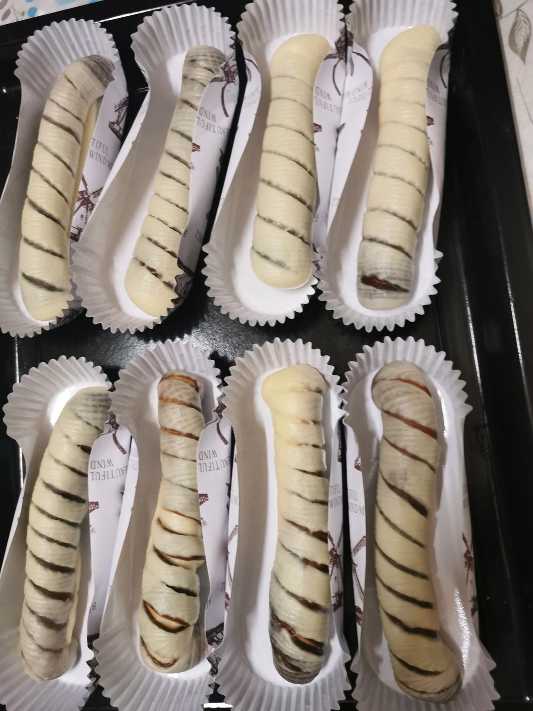 毛毛虫豆沙面包卷