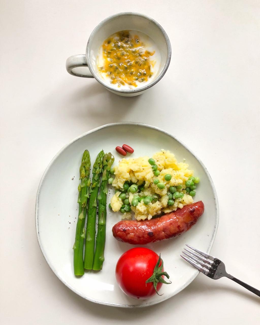 睡沙发才能吃上早餐