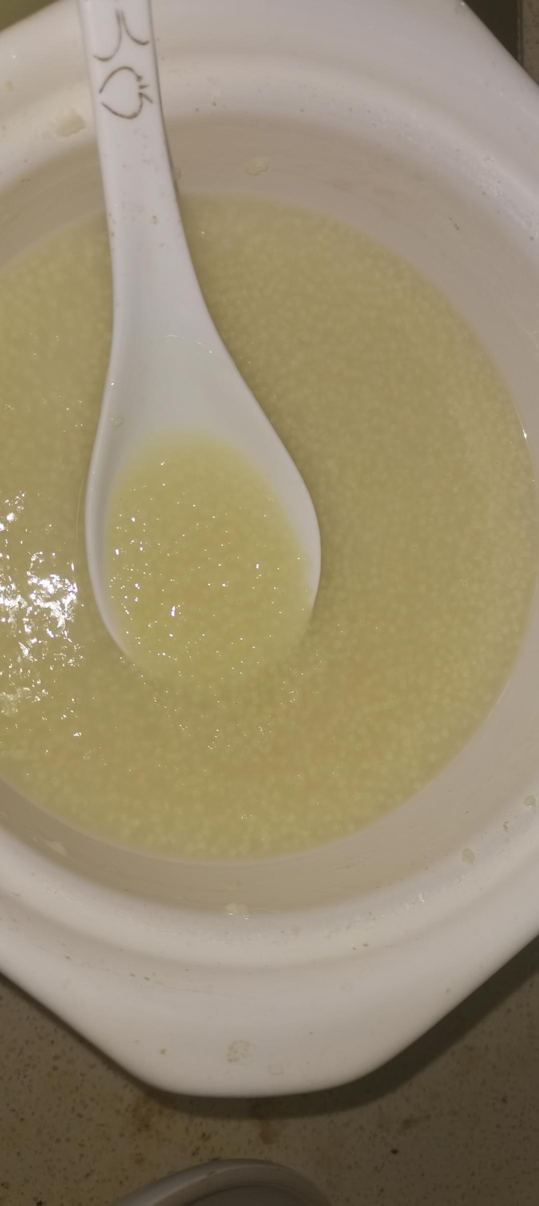 砂锅煲小米粥
