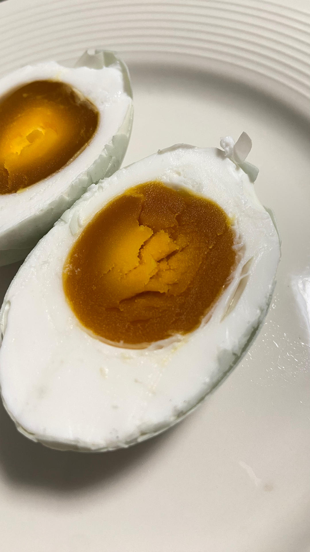自己腌制的咸鸭蛋没有油？大厨：记住这一步保你个个留油