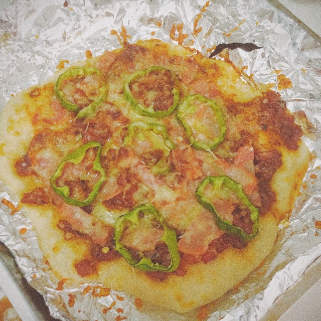 薄饼脆皮火腿pizza