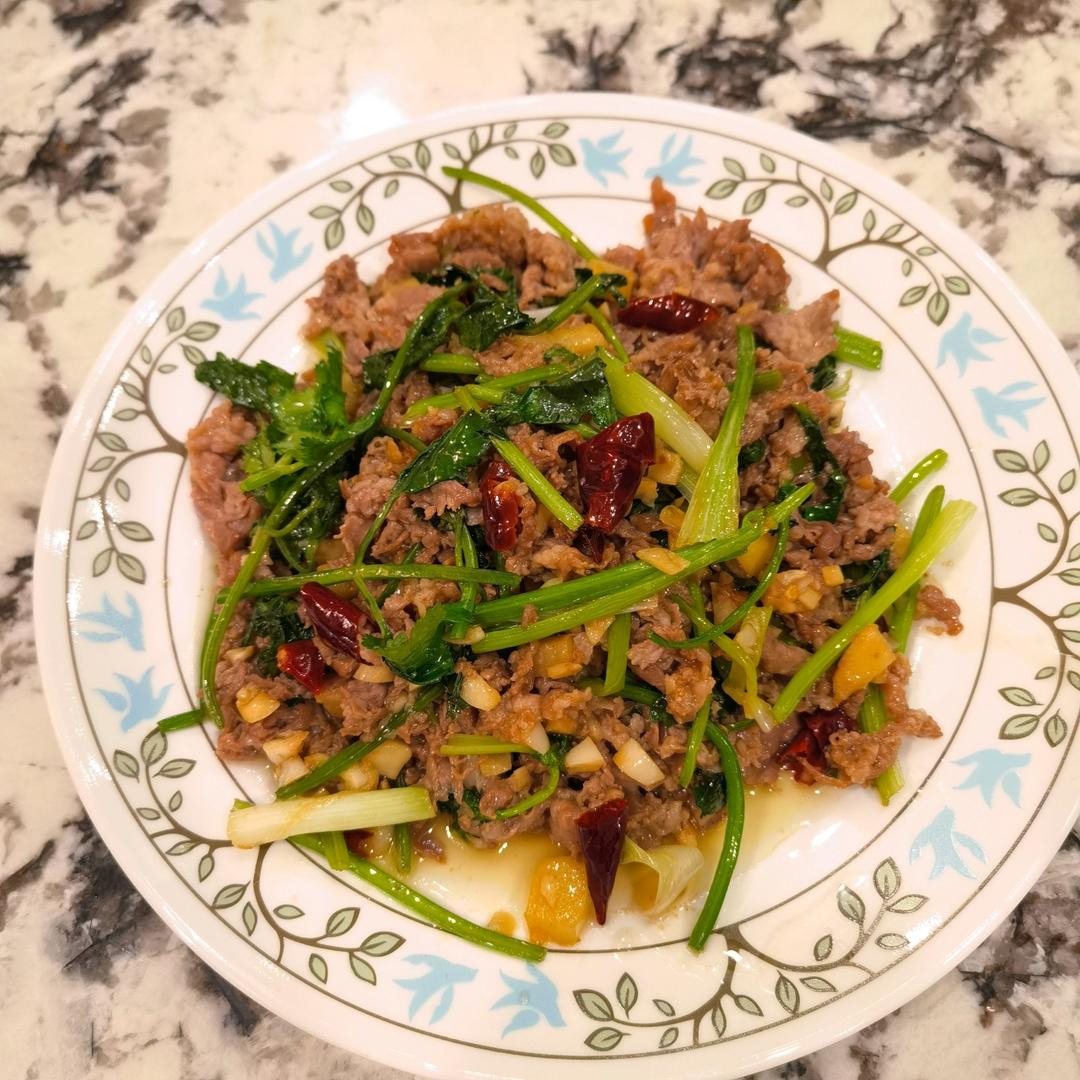 小炒黄牛肉，肉嫩味香！太好吃了简直是米饭杀手！
