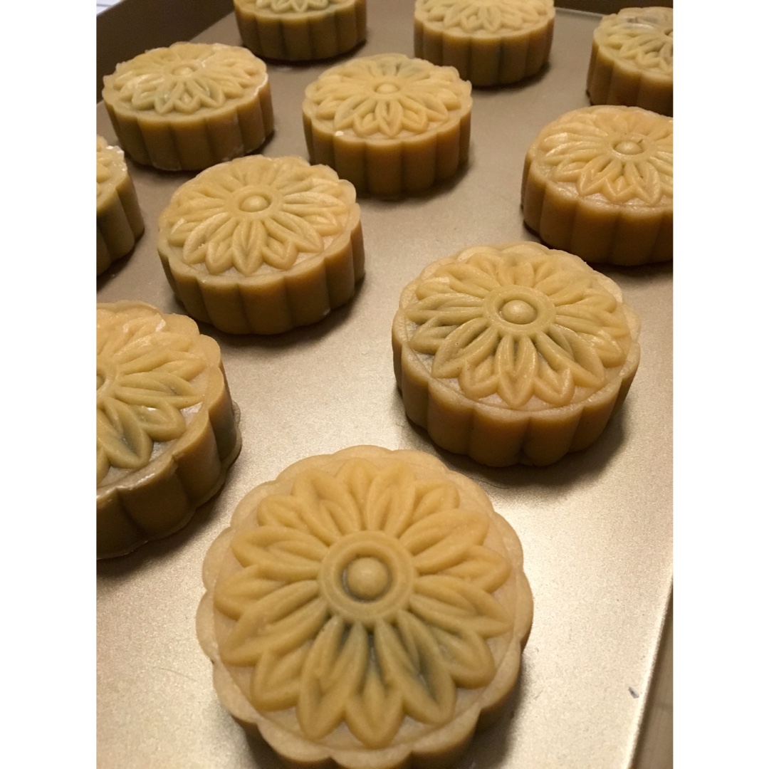 广式月饼—蛋黄莲蓉月饼