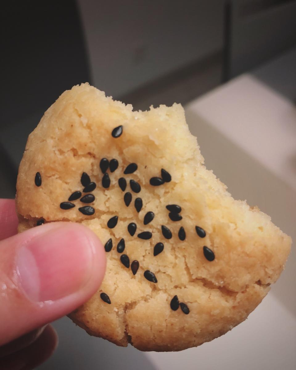 轻轻一按就碎掉的原味桃酥（不输猪油版）