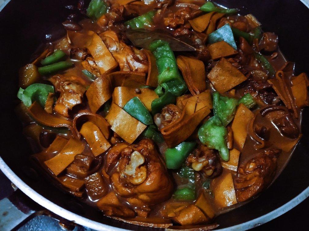 黄焖鸡块盖浇饭