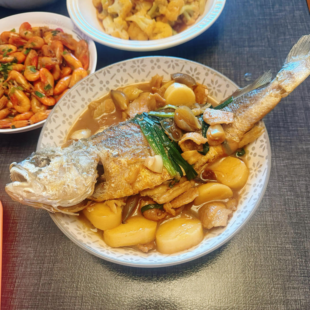 黄鱼烧年糕（一万多一例的菜品在家便宜做）