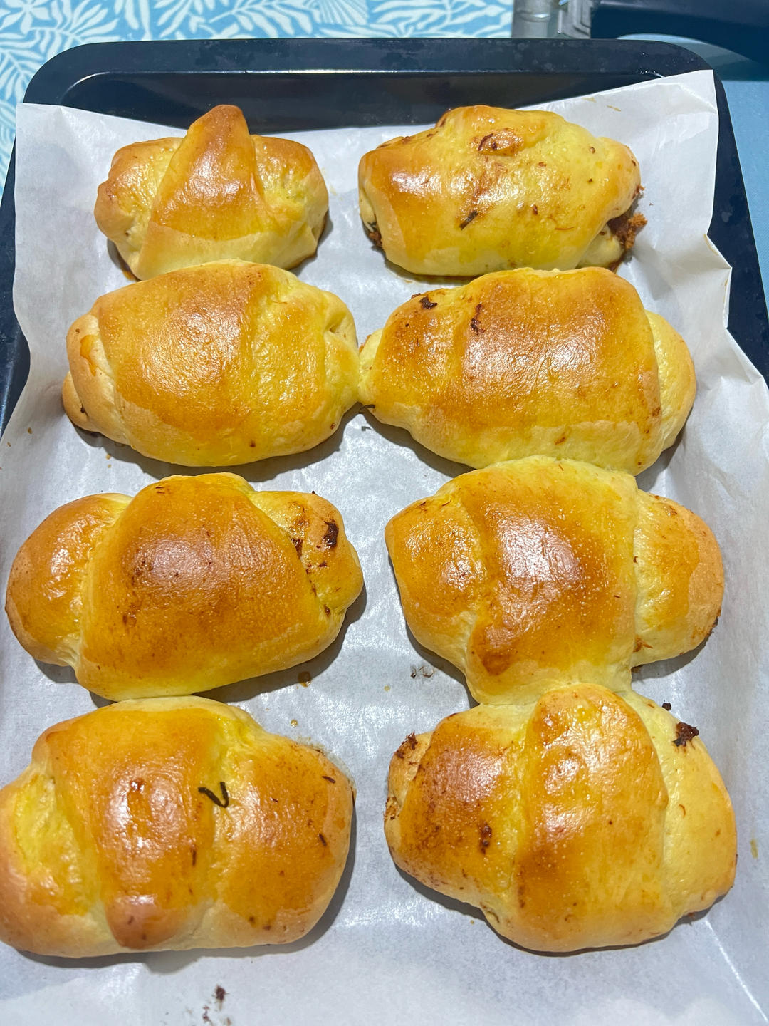 又香又软又拉丝，咬一口奶香十足！超治愈的淡奶油波兰种小餐包