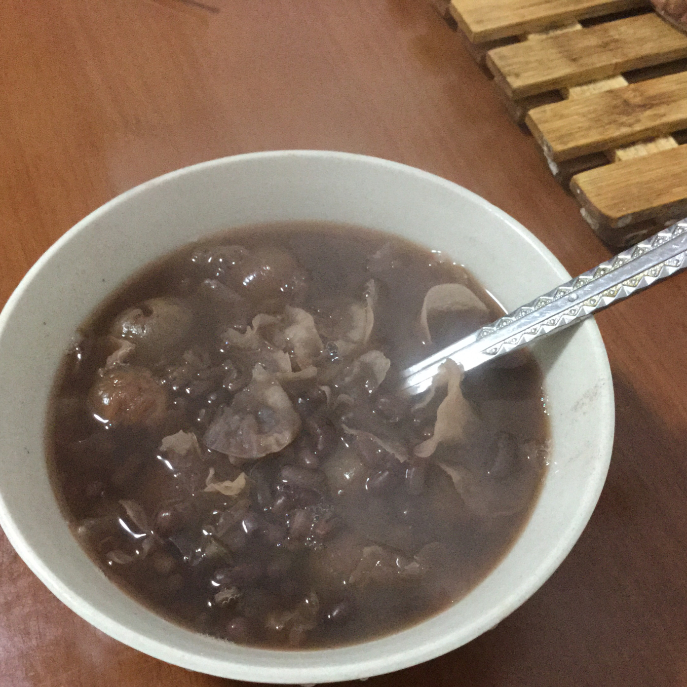 红枣红豆薏仁牛奶粥