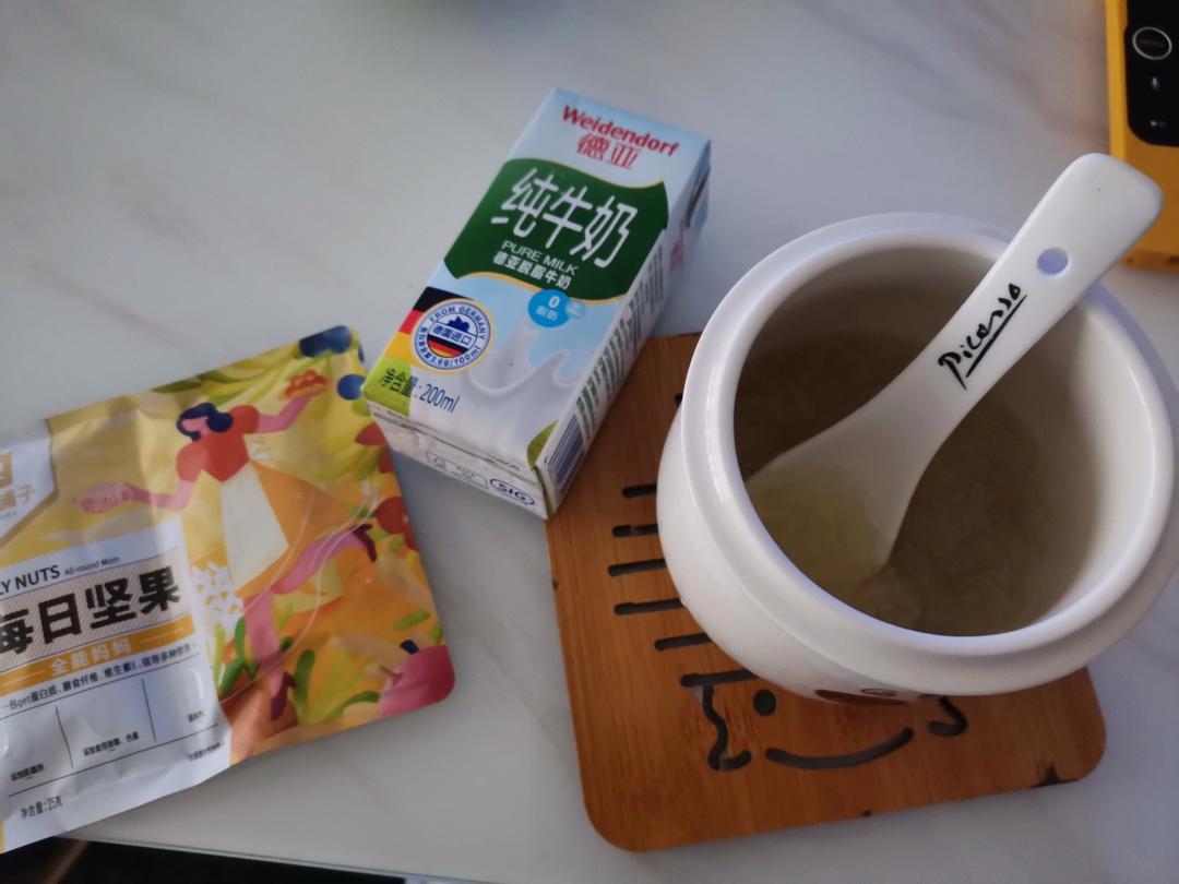 炖盅～牛奶燕窝