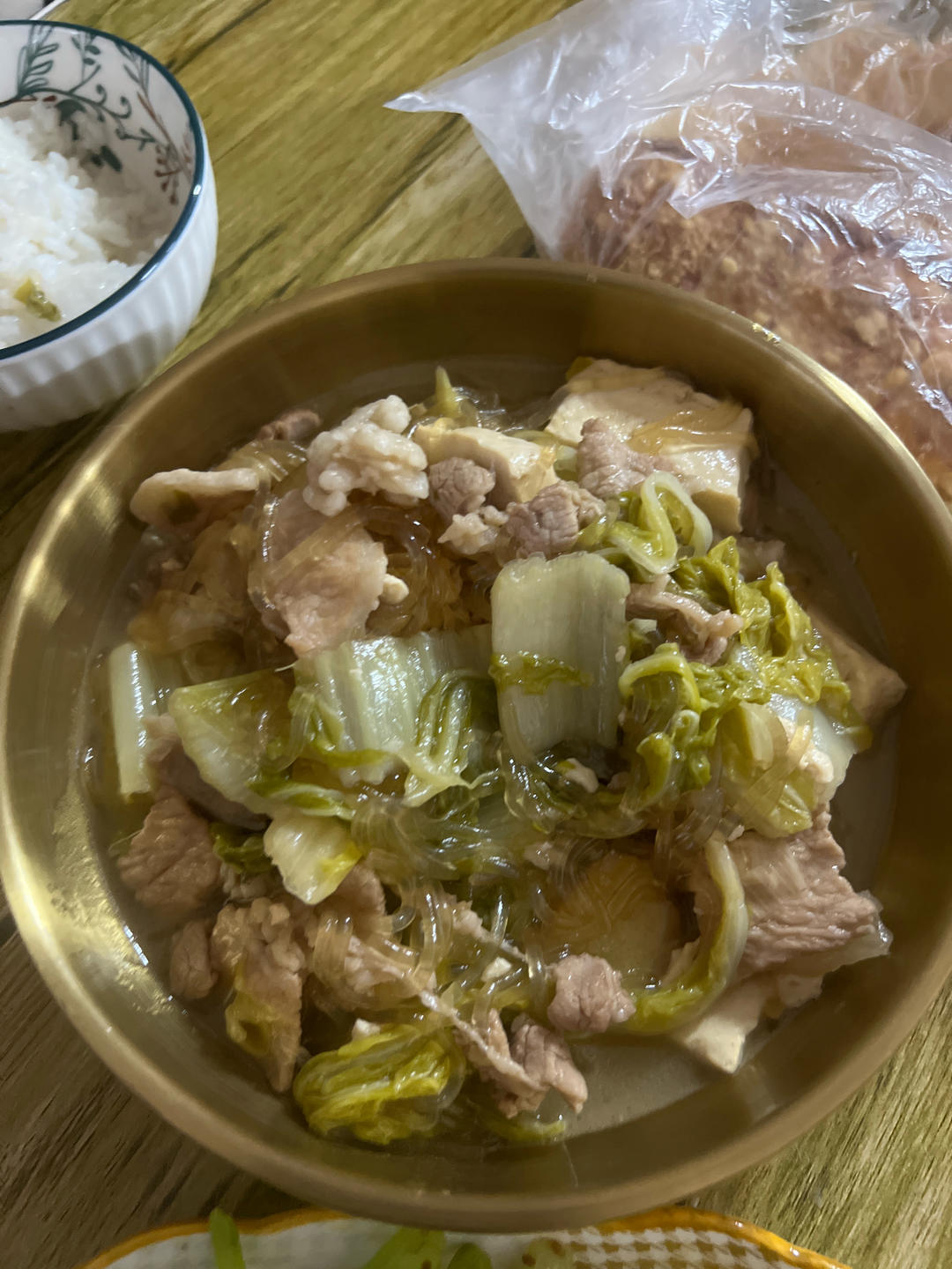 五花肉豆腐炖白菜