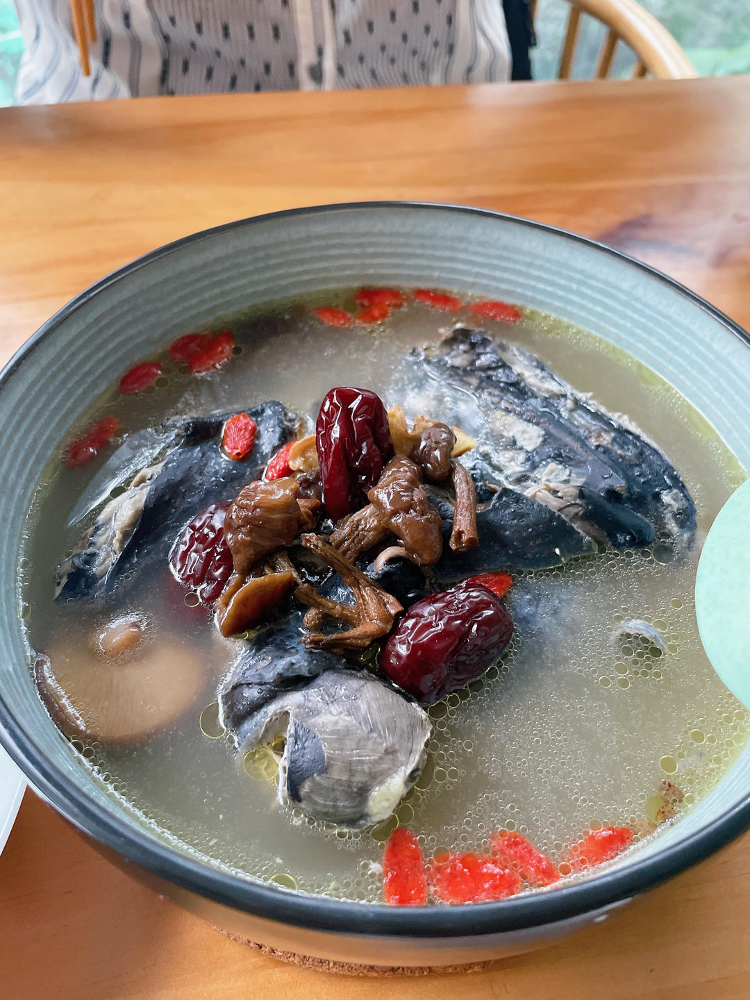 枸杞红枣乌鸡汤