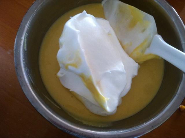 无油低卡酸奶蛋糕（3蛋25克糖）的做法 步骤5