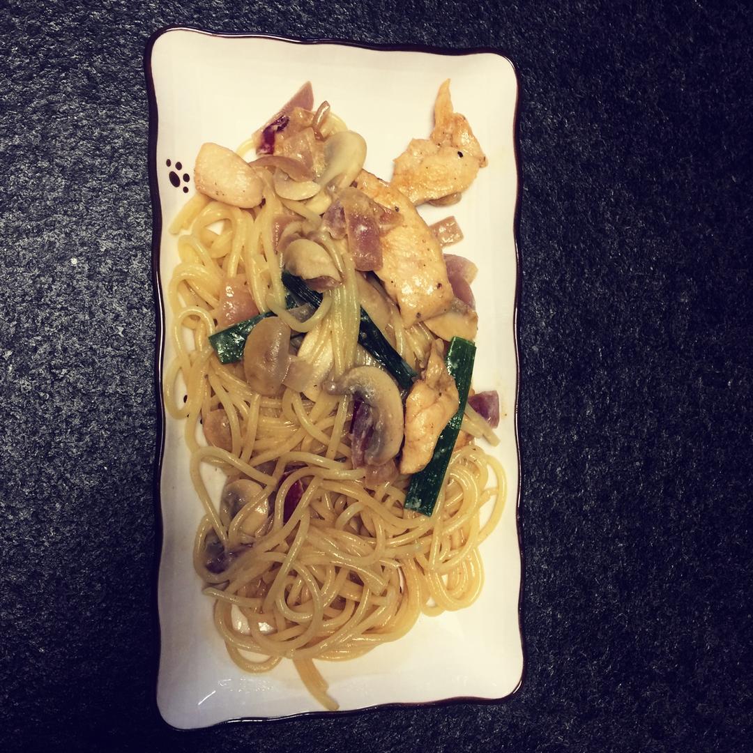 奶油鸡肉蘑菇意大利面 Cream of Mushroom Chicken Pasta