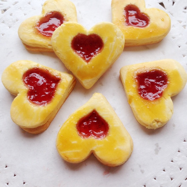 上去就一脚做的包涵着满满的爱---q糖爱心饼干