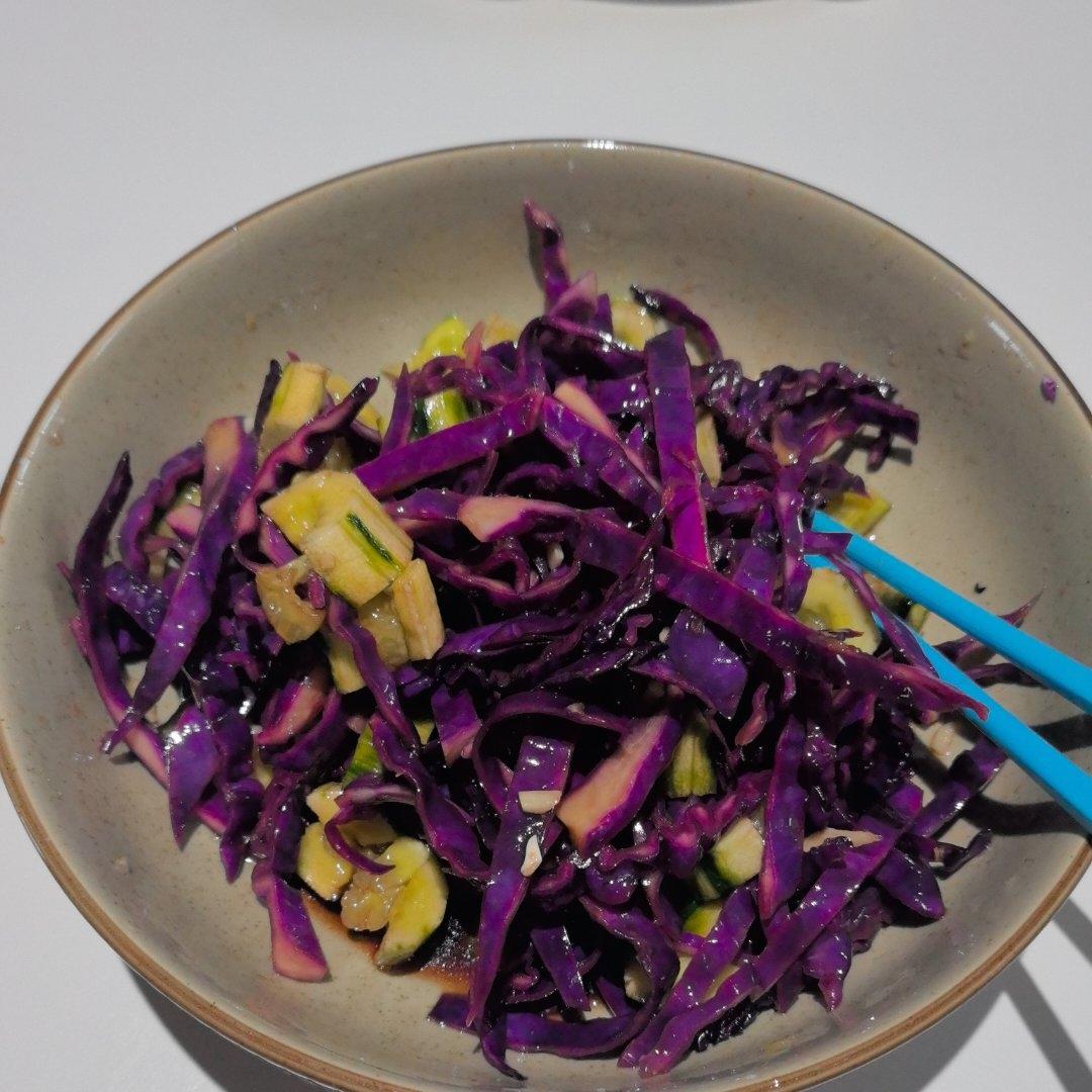 黄瓜凉拌紫甘蓝