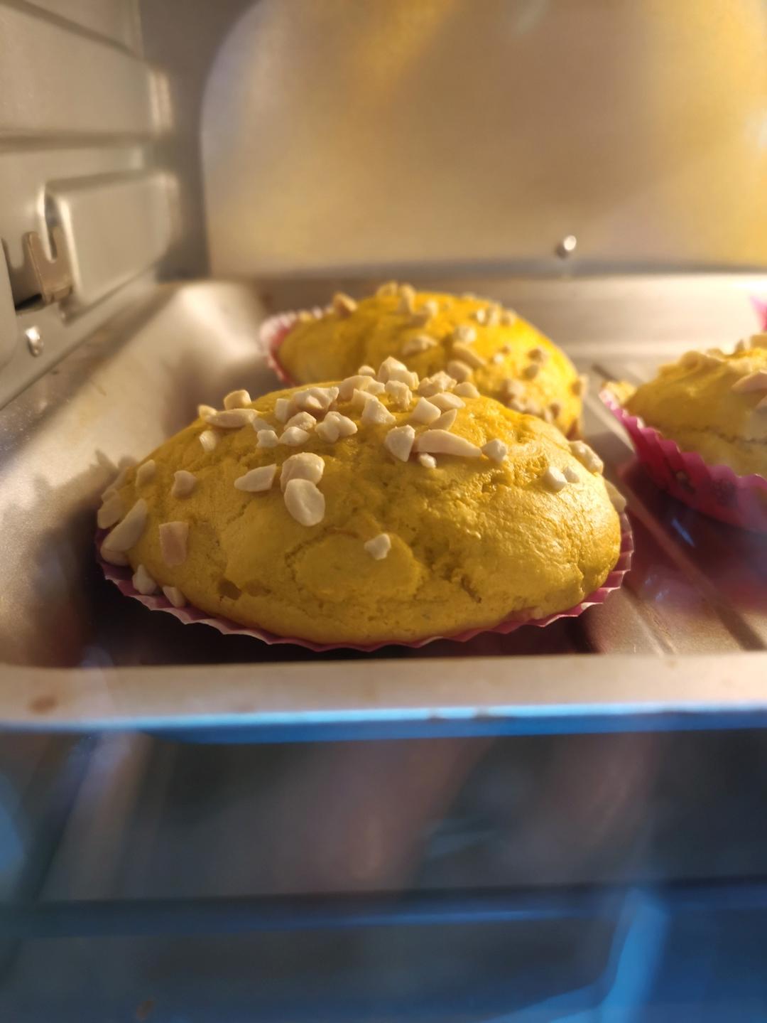 又快手又松软的南瓜大麦芬，金灿灿好美味！