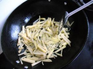 超简单快炒土豆丝儿的做法 步骤5