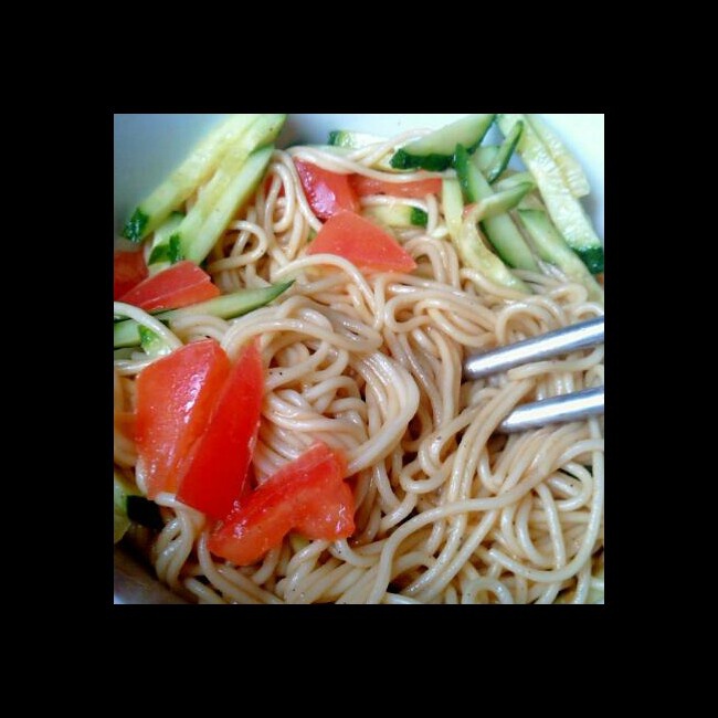 一个人的简版午餐---凉拌面