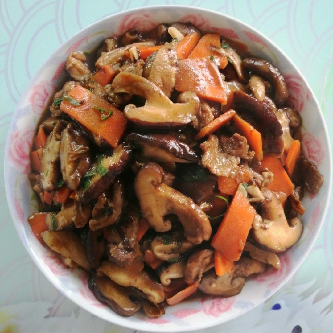 向暖夕做的肉炒香菇胡萝卜