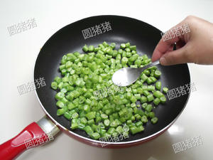 榄菜肉末炒豆角的做法 步骤3