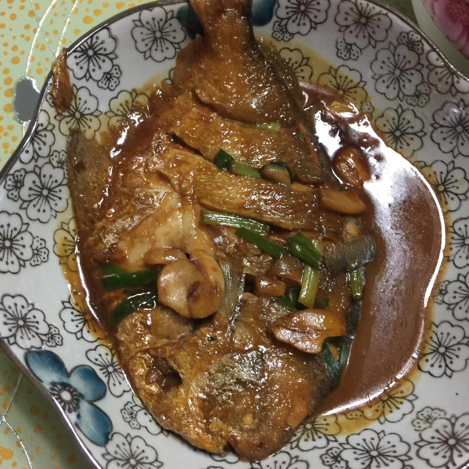 传统中式红烧平鱼