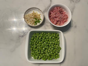 肉沫豌豆(家常快手菜)的做法 步骤1