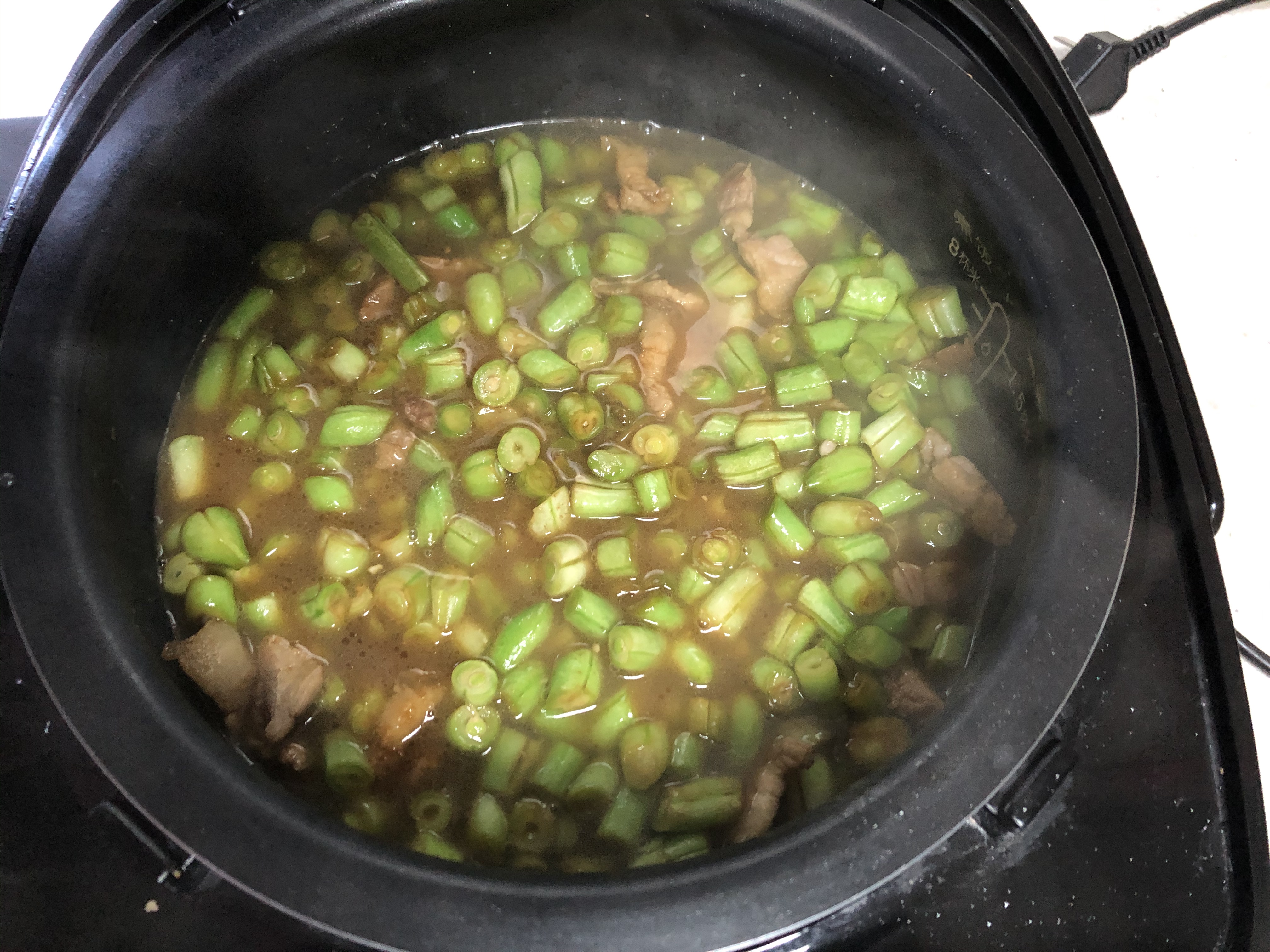 肉丁豆角焖饭的做法 步骤4