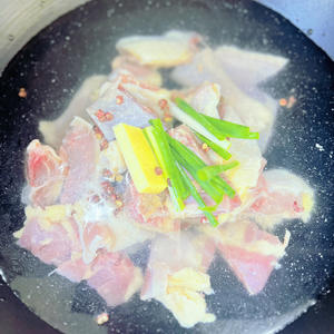 竹笋莴苣咸鸡煲的做法 步骤2