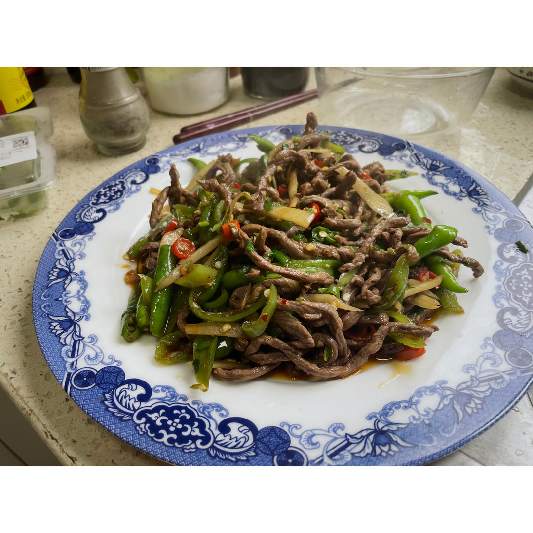 厨师长教你：“青椒牛肉丝”的家常做法，家乡的味道，先收藏了