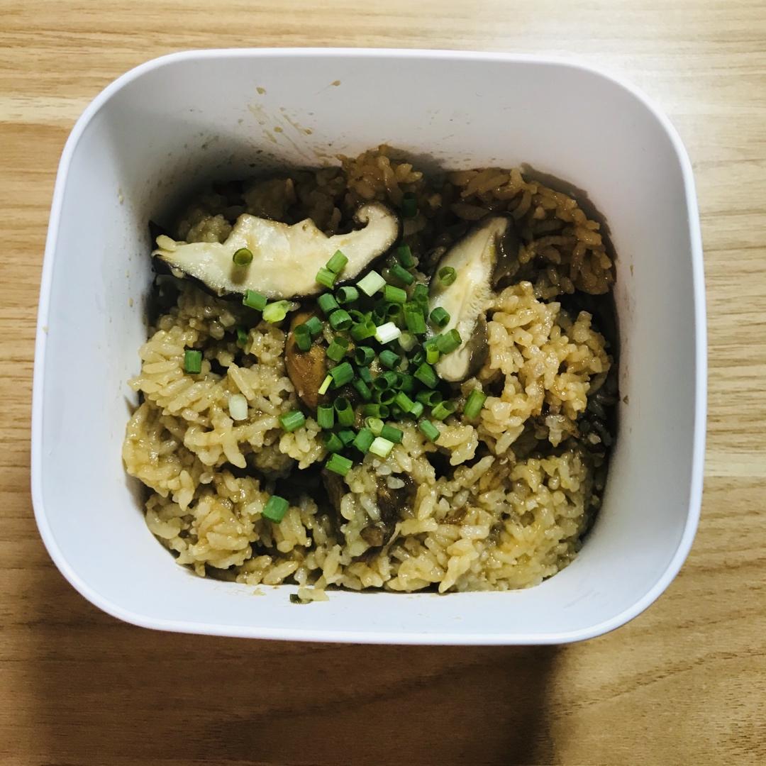 零难度❗超好吃❗电饭煲版香菇鸡腿焖饭