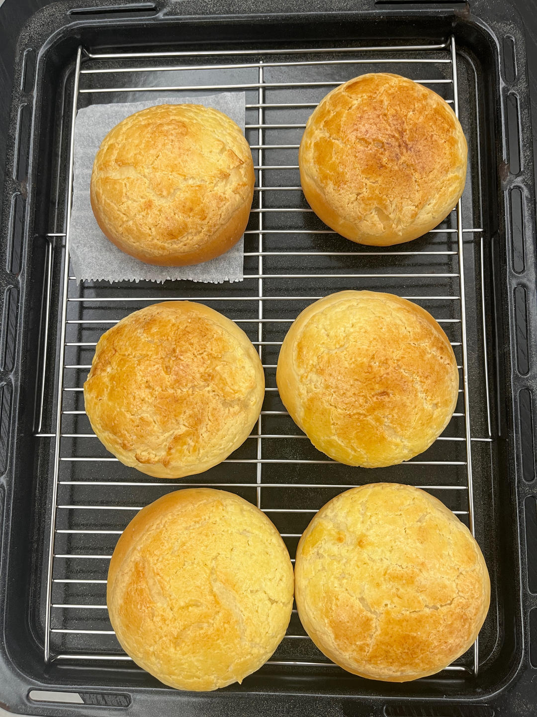 做100款面包の12：在家开茶餐厅!港式菠萝包 –不划格子自然裂开的香酥脆皮！菠萝油/酥皮包