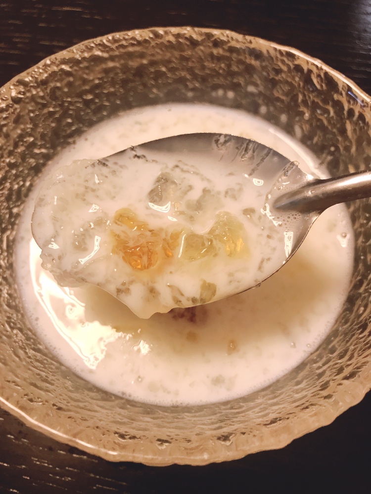 桃胶雪燕皂角米牛奶羹的做法