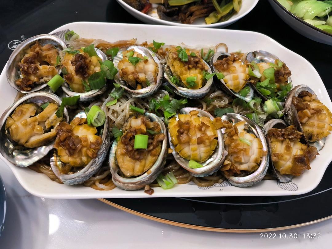 蒜蓉粉丝蒸鲍鱼