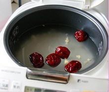 红枣美容养颜粥的做法 步骤2