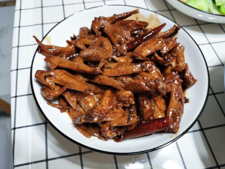 我觉得我还可以试试丶做的辣卤翅尖