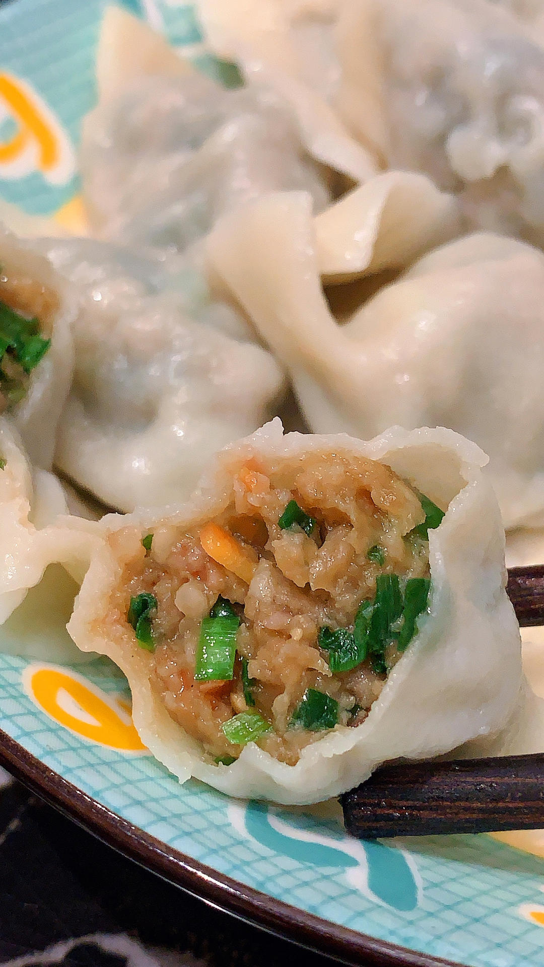 韭菜猪肉饺子(最简单最好吃又最多汁的饺子)