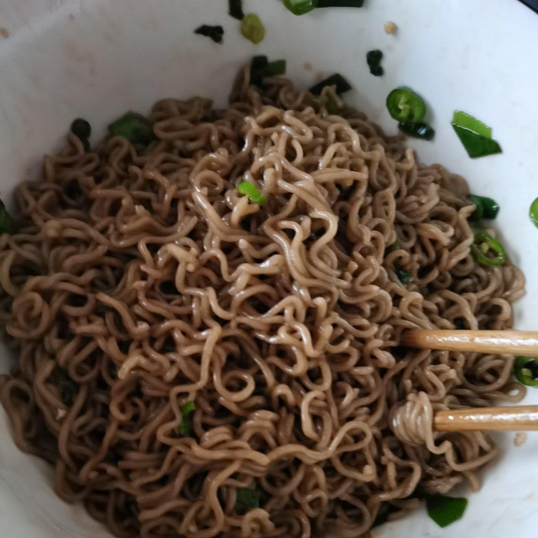 十分钟做好一盘开胃凉拌面～太好吃啦