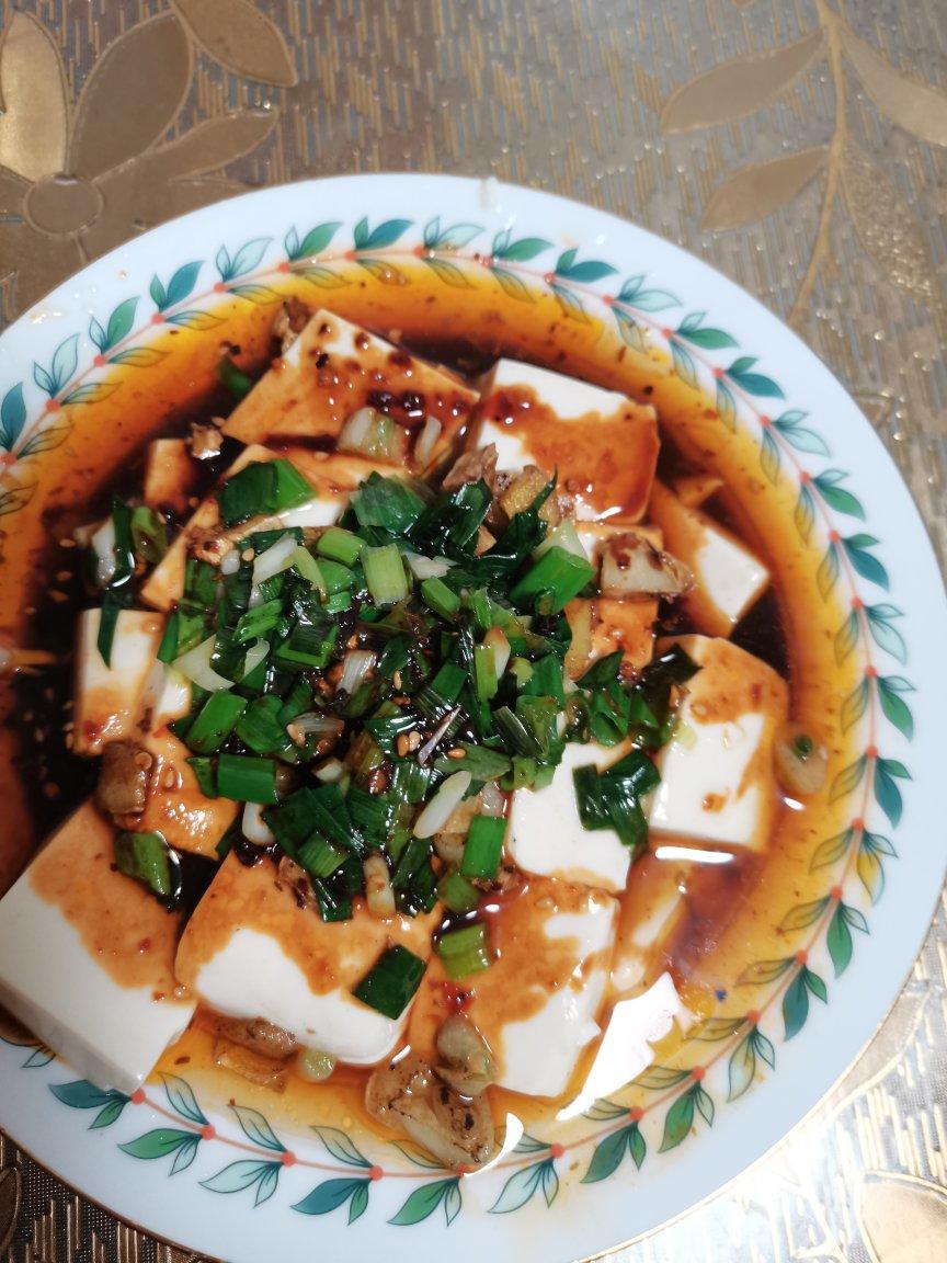 重庆老店的招牌菜，直接干掉几碗白米饭的——淋汁豆腐