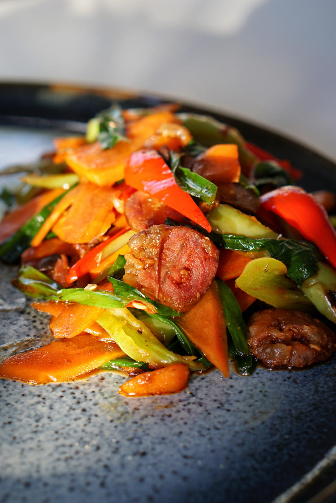 操作极简不失美味的胡萝卜炒肉来啦