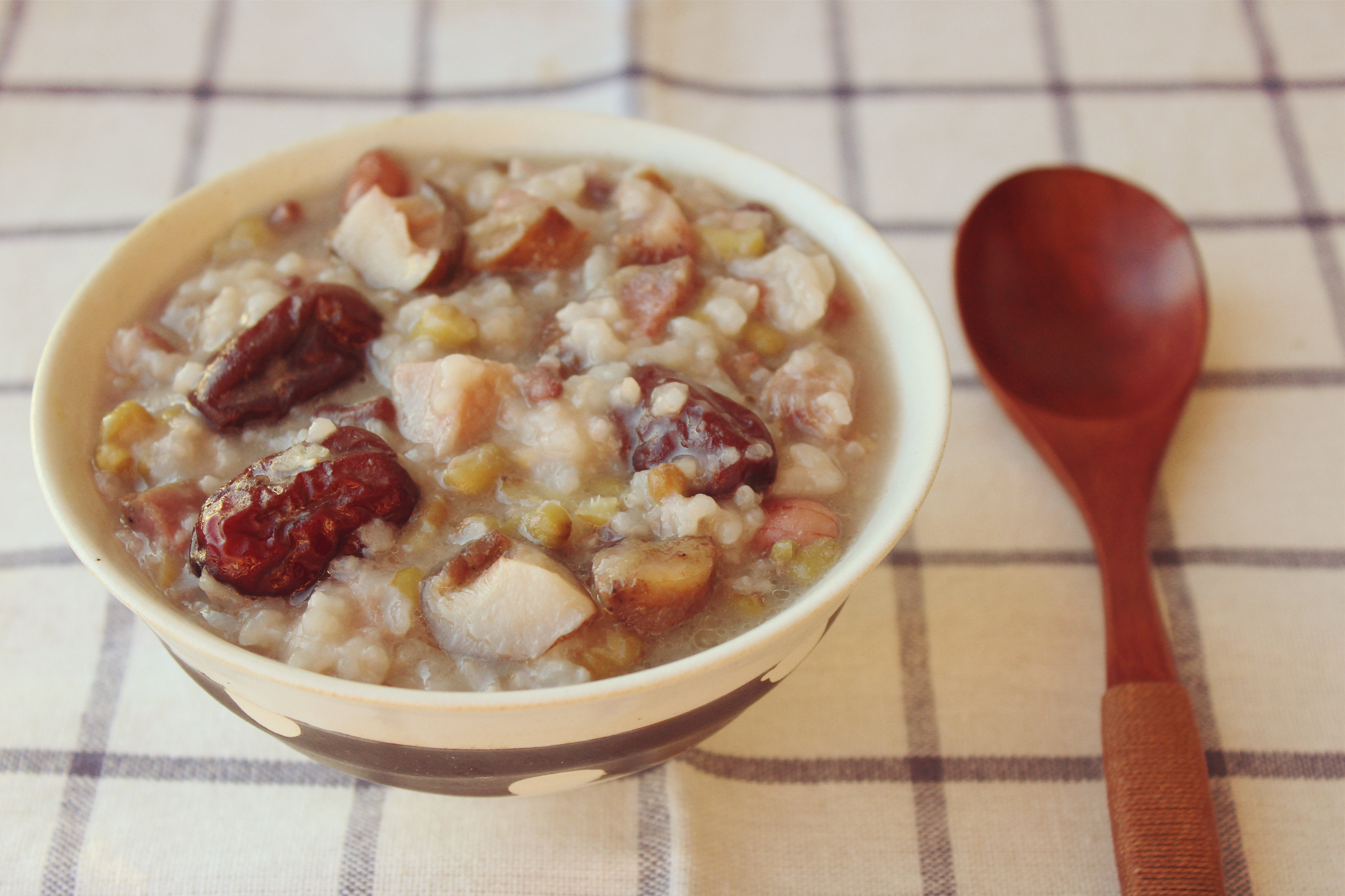 红魔鬼小姐做的咸味腊八粥