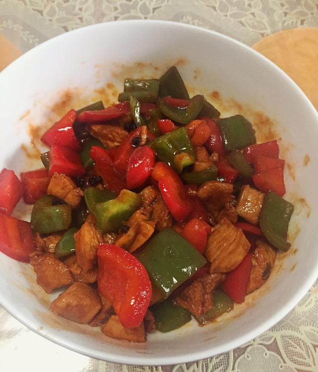 健身减肥最爱的鸡胸料理！——彩椒鸡丁