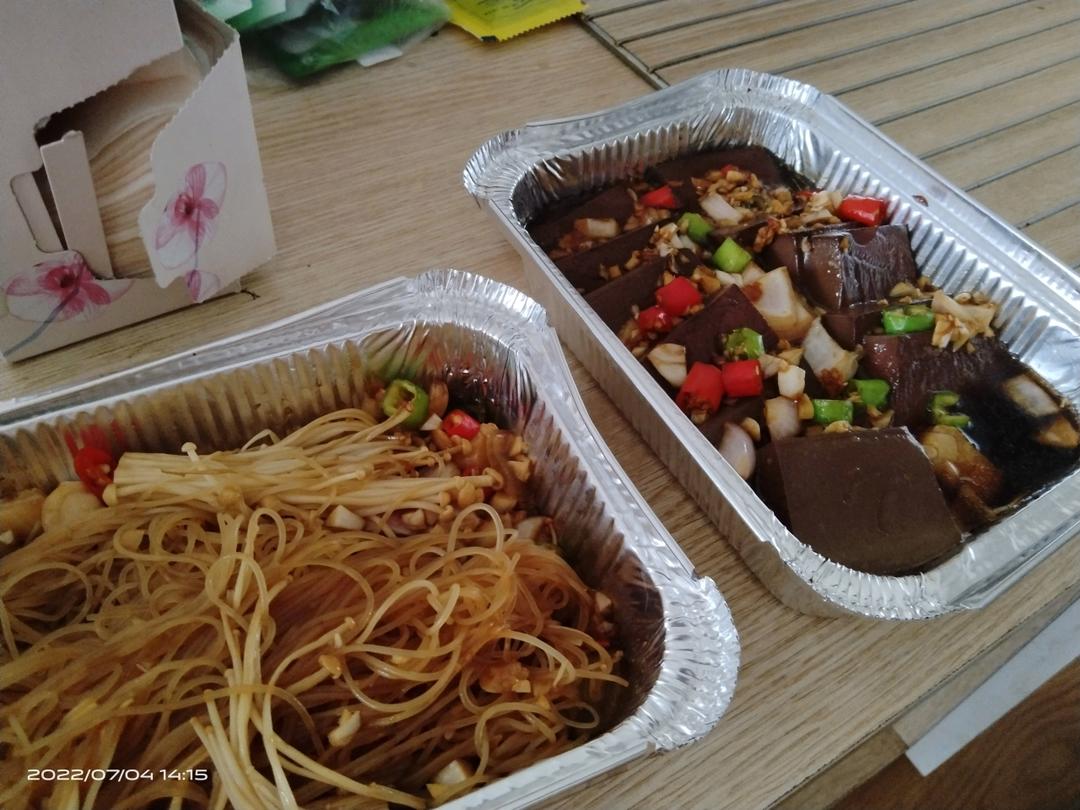 锡纸金针菇-在家用烤箱就能做的烧烤，烧烤店必点菜品之一！超鲜！