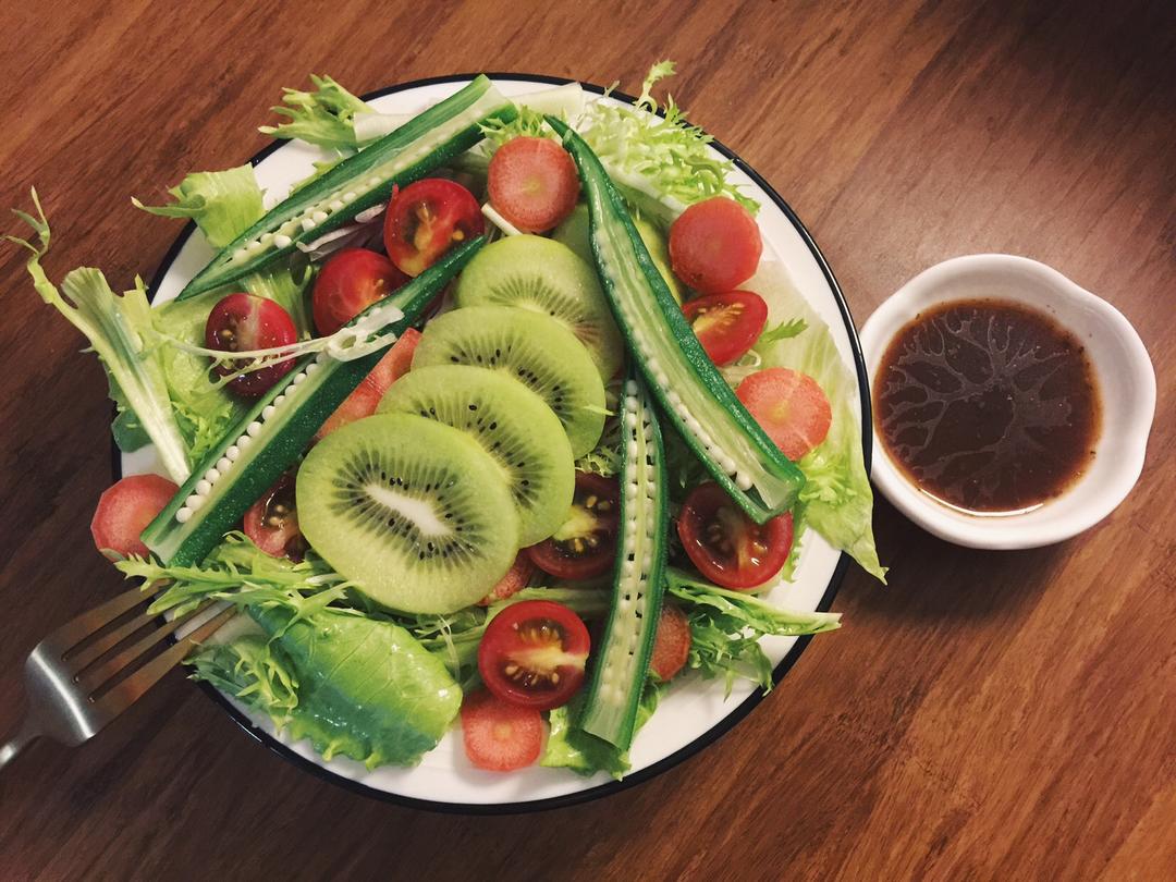 好吃的猕猴桃蔬菜沙拉