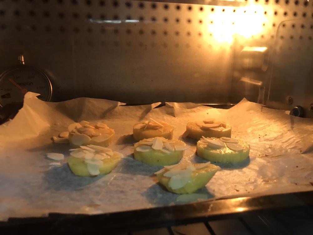 酥的掉渣的杏仁曲奇饼干